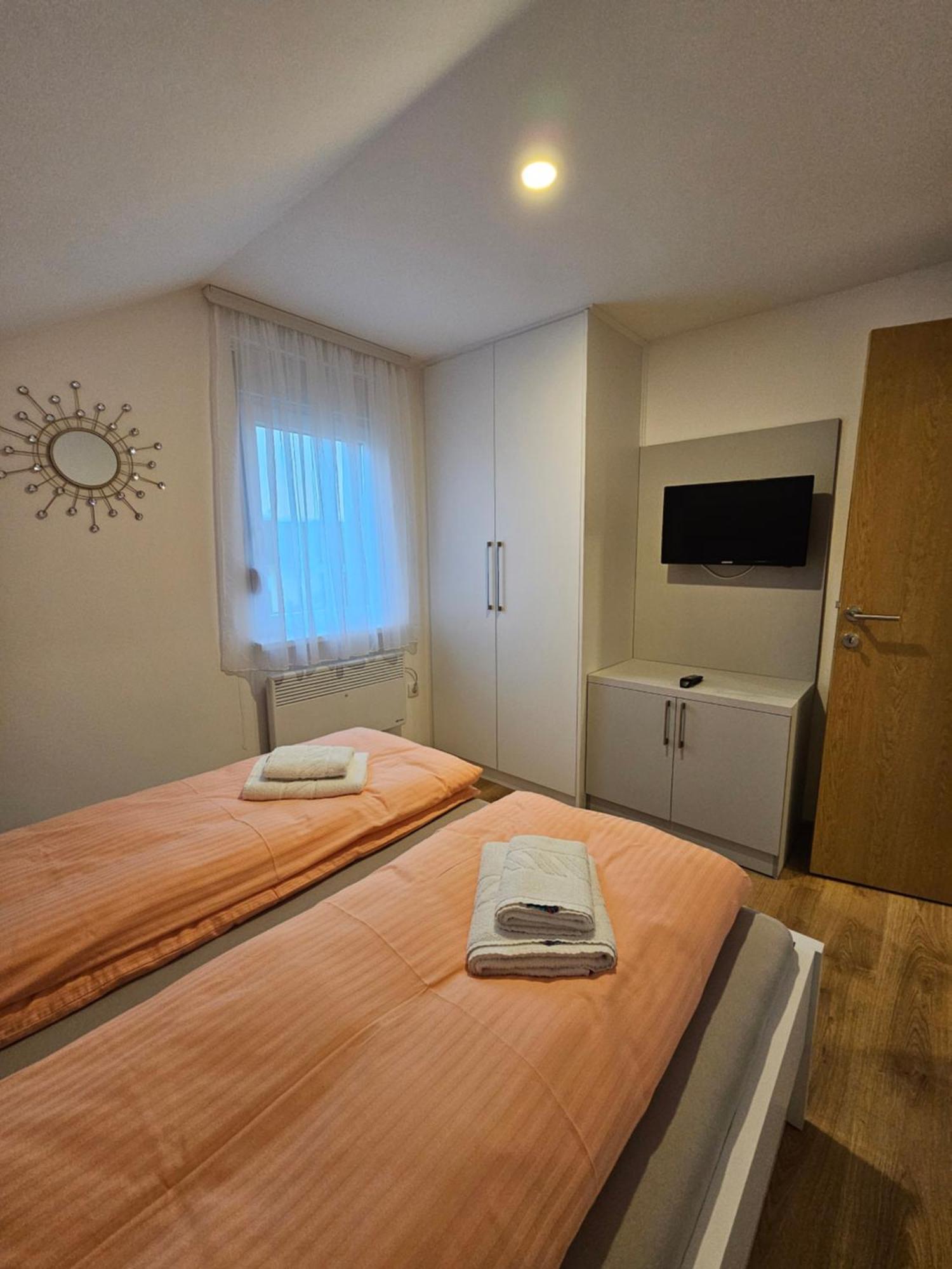 Apartmani Lotus Връдник Екстериор снимка