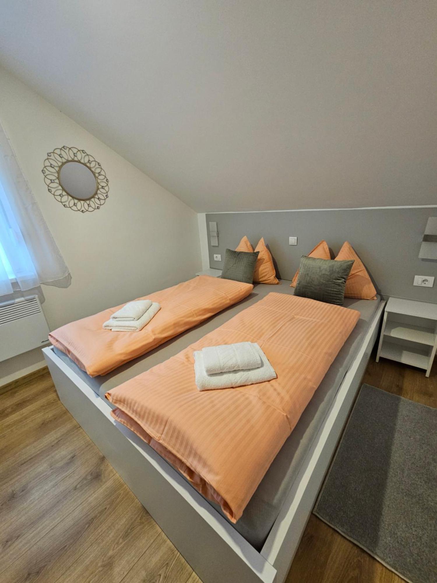 Apartmani Lotus Връдник Екстериор снимка